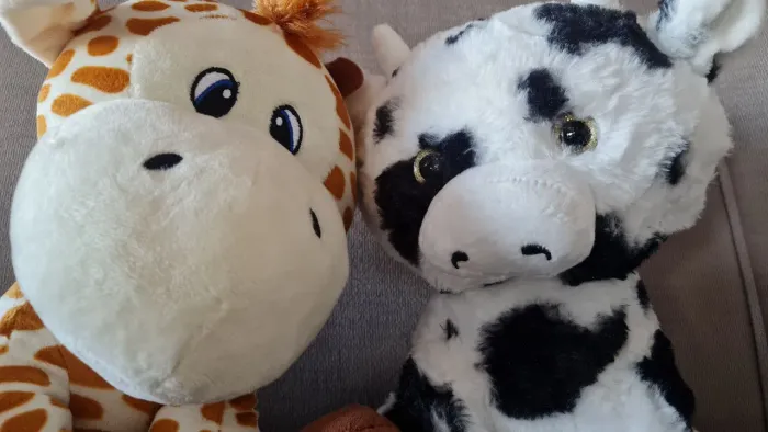 Amigos pelúcia girafa e vaca 30 cm novas