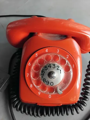 Telefone antigo de disco/rotativo