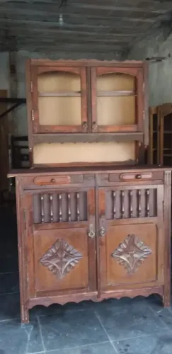 Armário de madeira reciclada