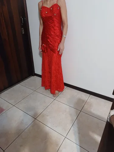 Vestido longo na cor vermelho