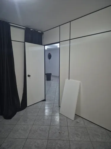 Divisoria naval / Eucatex para escritorio com porta e vidro