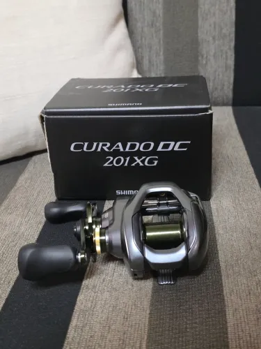 Carretilha shimano curado dc201xg esquerda