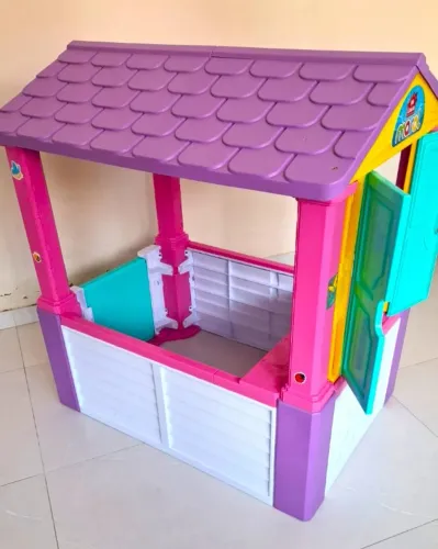 Casinha de Brinquedo Gigante - Marca Maral Mi Casita - 1,10 m Altura - Bom Estado