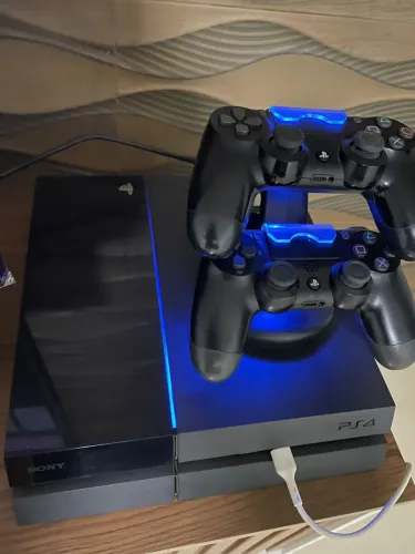 PS 4