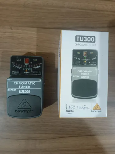 Pedal Afinador Behringer TU -300