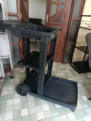 Carro funcional de limpeza