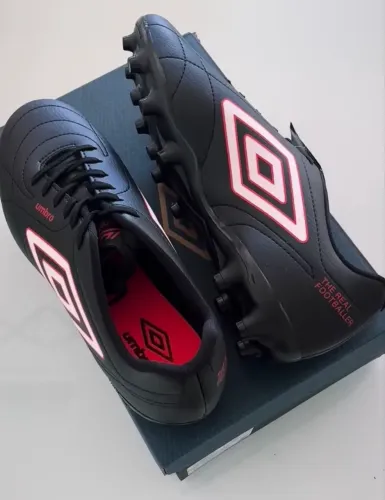 Chuteiras Campo Umbro Class Footballer Preta