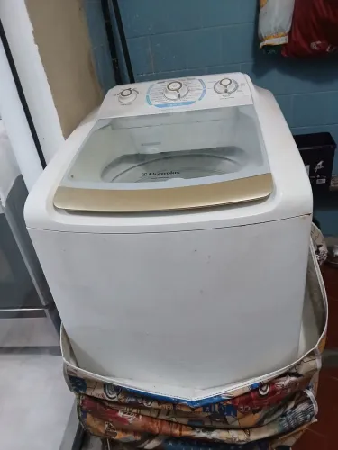 Vendo máquina de lavar roupa Electrolux 10 kilos