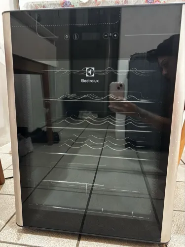 Adega de Vinho Climatizada Electrolux 34 Garrafas 