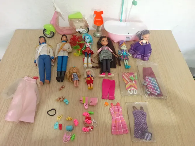 Lote de bonecos Barbie