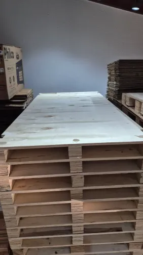 Paletes de compensado medida,2.30mt por 1.10mt, entregamos com taxa de entrega.
