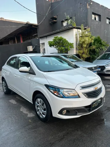 Chevrolet Onix Hatch LTZ 1.4 8V Flex Power Mec. 4P 2015
