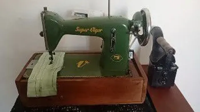 Máquina costura super elgin
