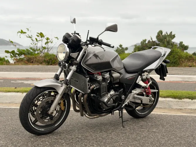 HONDA - CB1300 Superfour // impecável !