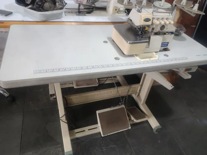 Máquina de costura Interloque 