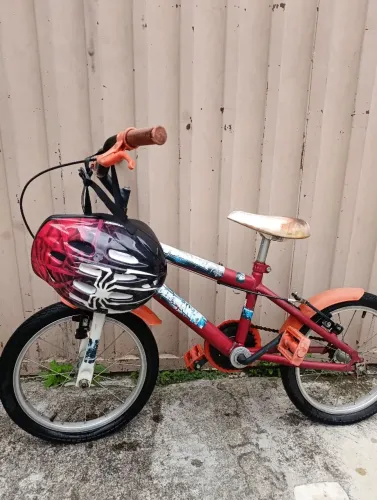 Vendo bicicleta Infantil+ Kit Proteção