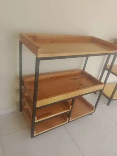 Estante pequena detalhada