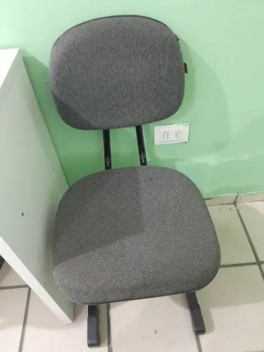 VENDE-SE Longarina, cadeiras individuais, Maca.