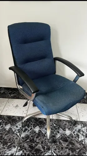 Cadeira de escritório giratória