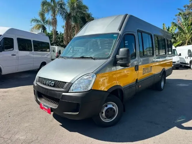 Iveco Daily Minibus Executive Longo 55c17 3.0 16V 170cv Diesel Mec. E5 2014