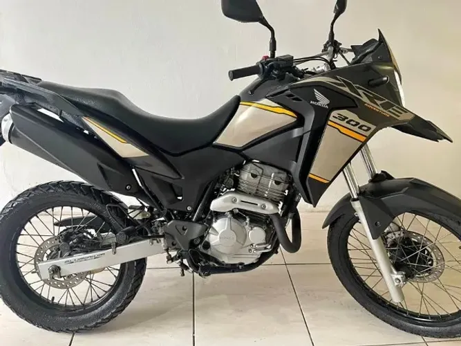 XRE 300 COMPLETA