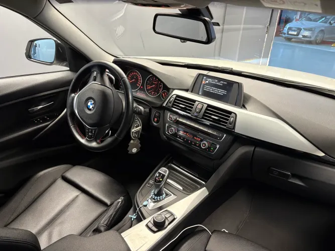 BMW 320I A 2.0 Turbo/activeflex 16V 184cv 4P 2015