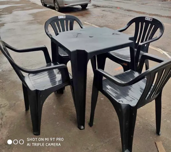 Jogo de mesa e cadeira da marca mor suporta 182kg as cadeira ?