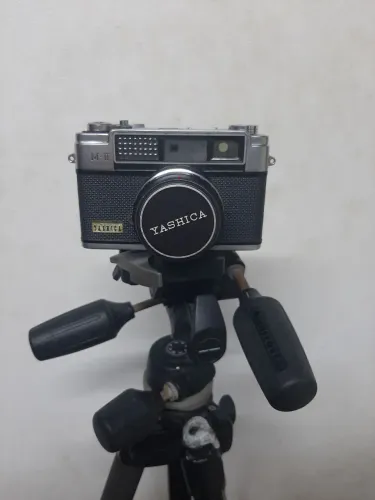 CÂMERA YASHICA M - II COM TRIPÉ