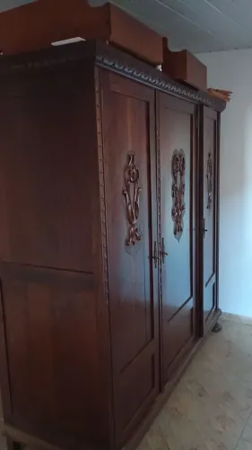 Cama e guarda roupa madeira maciça