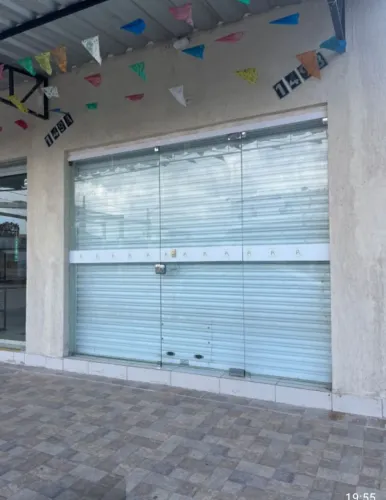 Aluga-se Belíssimo Ponto Comercial