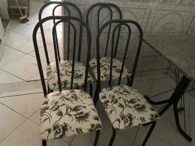 Mesa 4 cadeiras tampo de granito