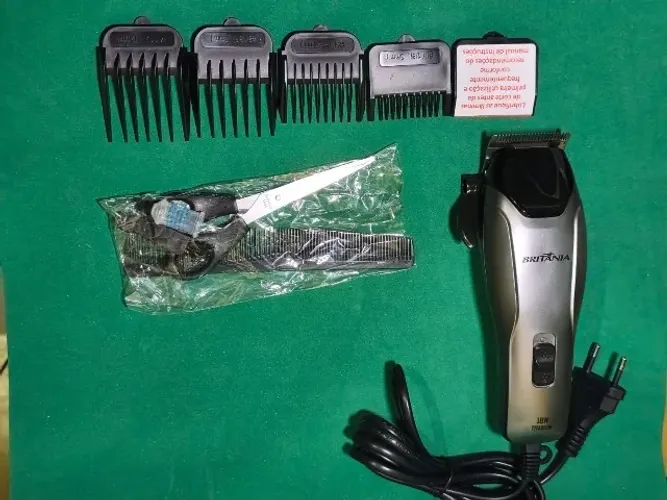 Máquina de Cortar Cabelo Britânia Titanium 18W ? Kit Completo