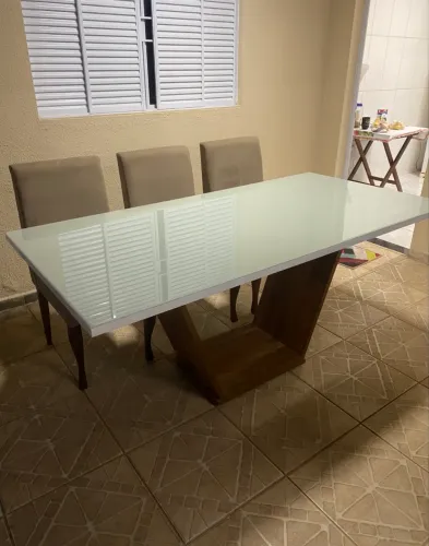 Mesa de jantar com 6 cadeiras 