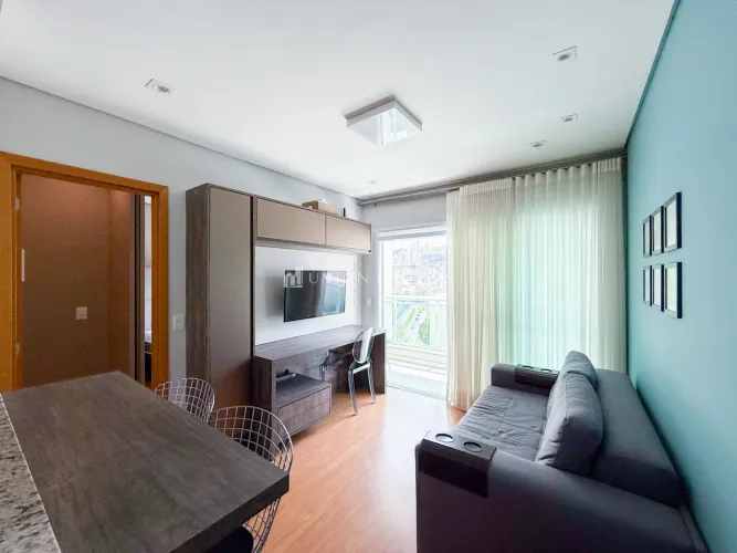 Apartamento de 1 quarto com varanda à venda no bairro São Mateus em Juiz de Fora/MG.