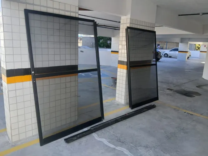 Porta de correr em vidro duas folhas