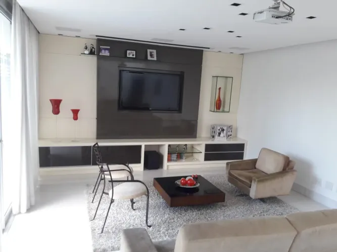 LINDA CASA À VENDA EM CONDOMÍNIO FECHADO!!