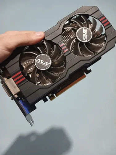 Gtx 750 TI 4GB ( liga mas não da video)