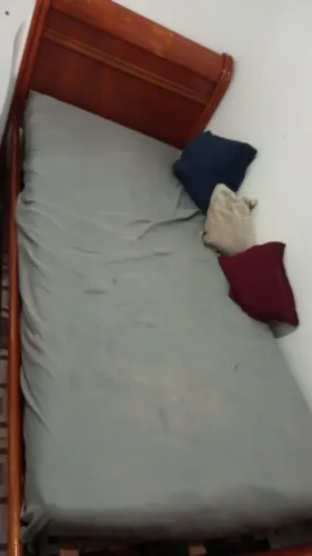 Cama madeira pura c/ colchão novo