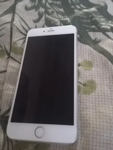 Vendo esse iPhone , está funcionando porém tem que tirar o Gmail,valor a combinar.