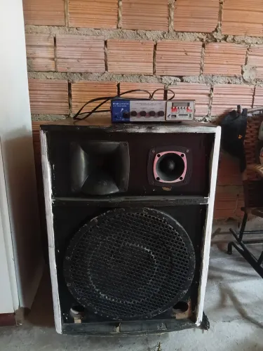 Vendo uma caixa de som 