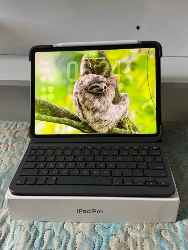 Apple iPad Pro 11 - 3° geração com Apple Pencil, Magic Mouse e capa com teclado