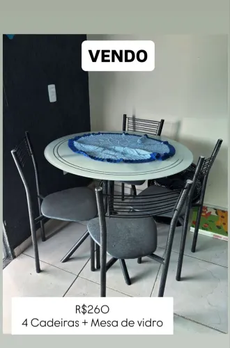 Mesa de jantar com 4 cadeiras