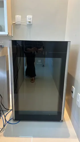 Cervejeira Electrolux Multi Drinks 96L (BCG96) - Painel Digital 