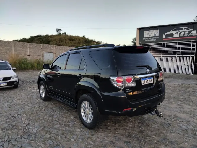 Toyota Hilux SW4 SRV D4-d 4X4 3.0 TDI Dies. AUT 2013