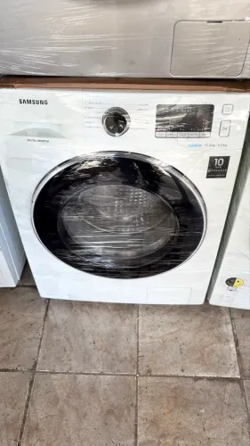 Máquina de lavar e secar Samsung.