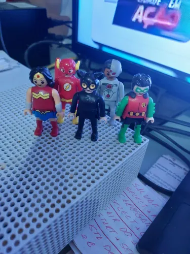 Bonecos playmobil kinder ovo