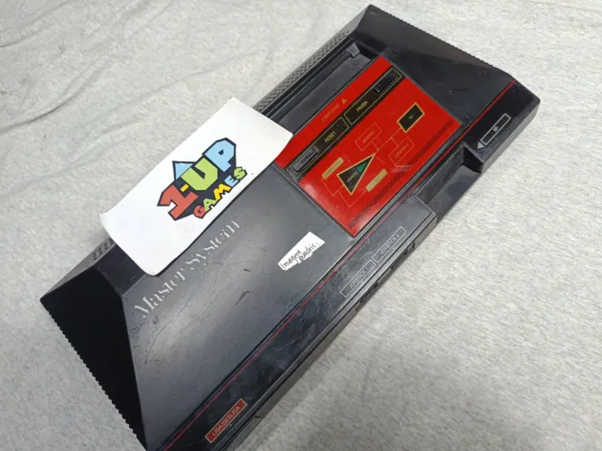 Master system com imagem quadriculada