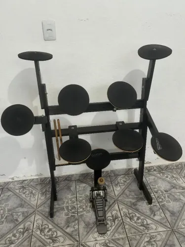 Bateria de treino completa + Pedal e baquetas