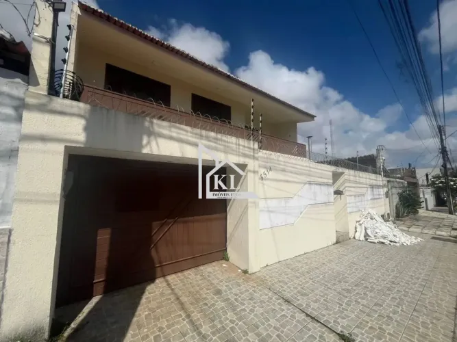 Casa comercial em Candelária, super bem localizada, 6 salas