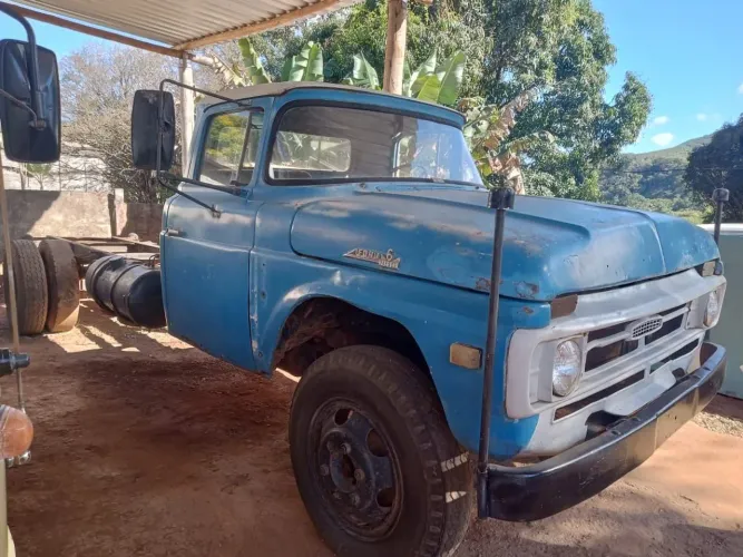 Caminhão ford f600 diesel